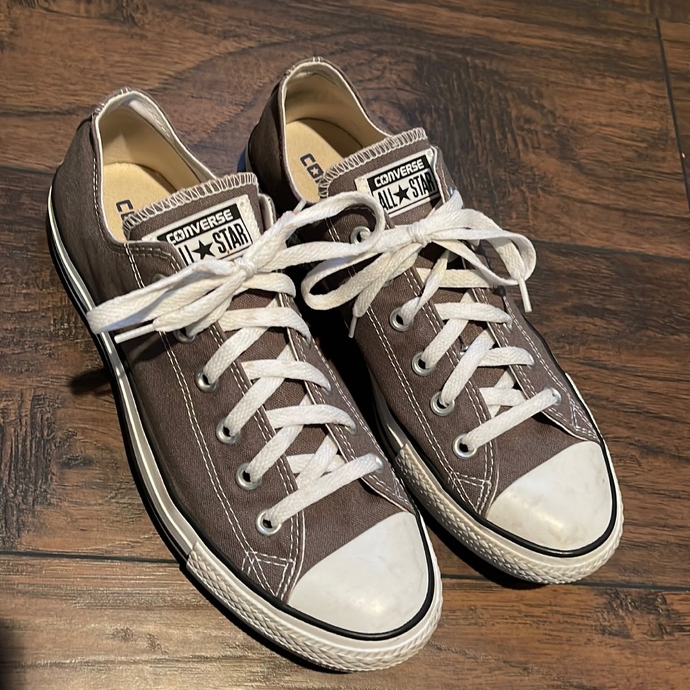 Converse All Stars Women’s sz 10 (Men 8) Gray Low Tops!